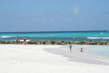 Southern Surf Beach Apartments Rockley Esterno foto