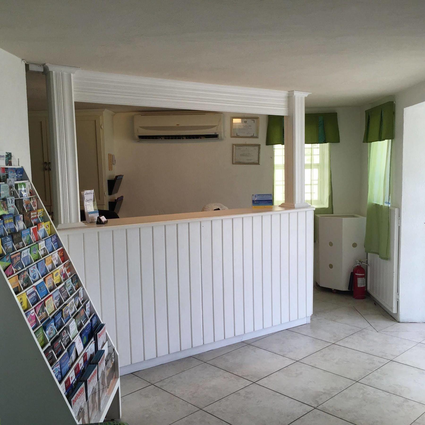 Southern Surf Beach Apartments Rockley Esterno foto